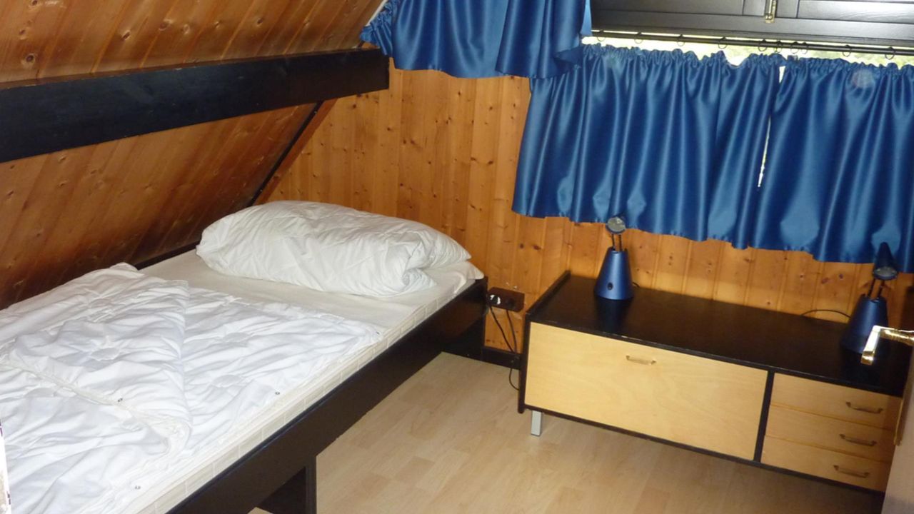 Schlafzimmer_2 links Schlafzimmer_2 links